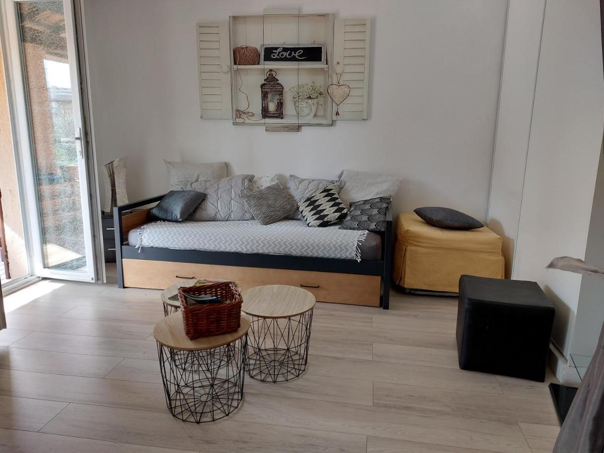 Home Tranquille Dans La Cite Du Mimosa - 2 Etoiles - Axelle Loc'Appart Мандельё-ла-Напуль Экстерьер фото